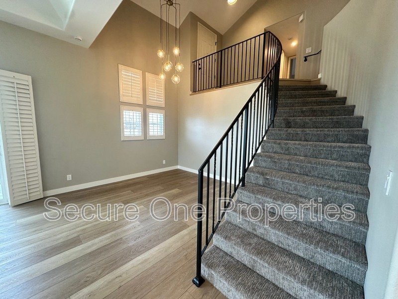 Elegant Thousand Oaks 4-Bedroom Designer Townhome with Hilltop Views! property image