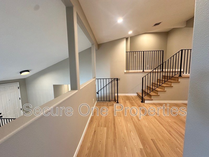 Elegant Thousand Oaks 4-Bedroom Designer Townhome with Hilltop Views! property image
