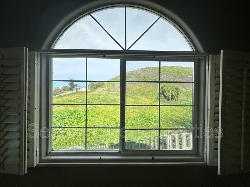 Elegant Thousand Oaks 4-Bedroom Designer Townhome with Hilltop Views! property image