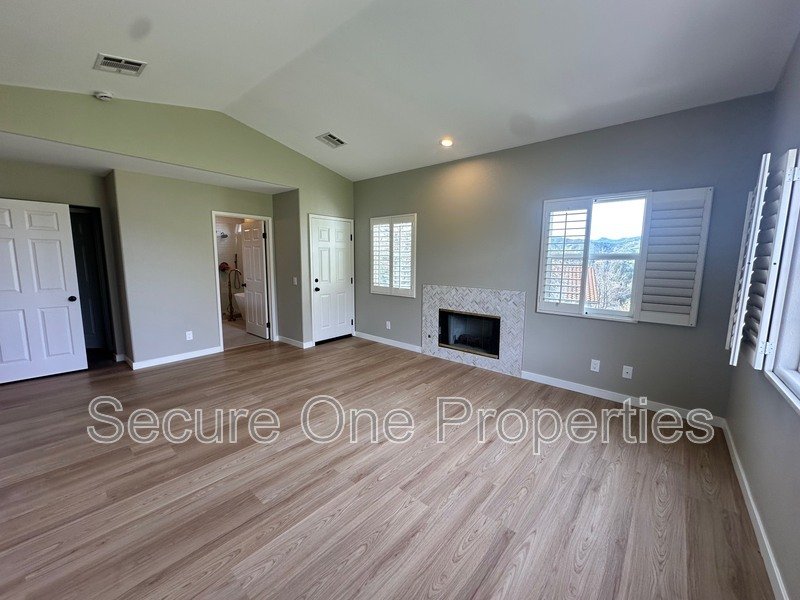 Elegant Thousand Oaks 4-Bedroom Designer Townhome with Hilltop Views! property image