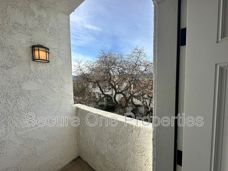 Elegant Thousand Oaks 4-Bedroom Designer Townhome with Hilltop Views! property image