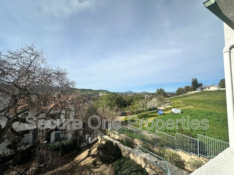 Elegant Thousand Oaks 4-Bedroom Designer Townhome with Hilltop Views! property image