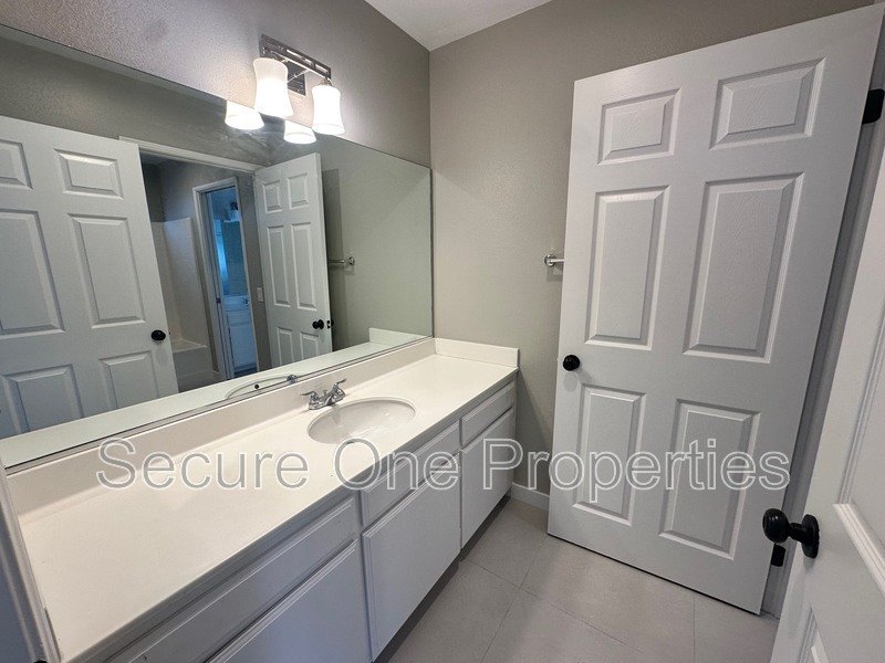 Elegant Thousand Oaks 4-Bedroom Designer Townhome with Hilltop Views! property image