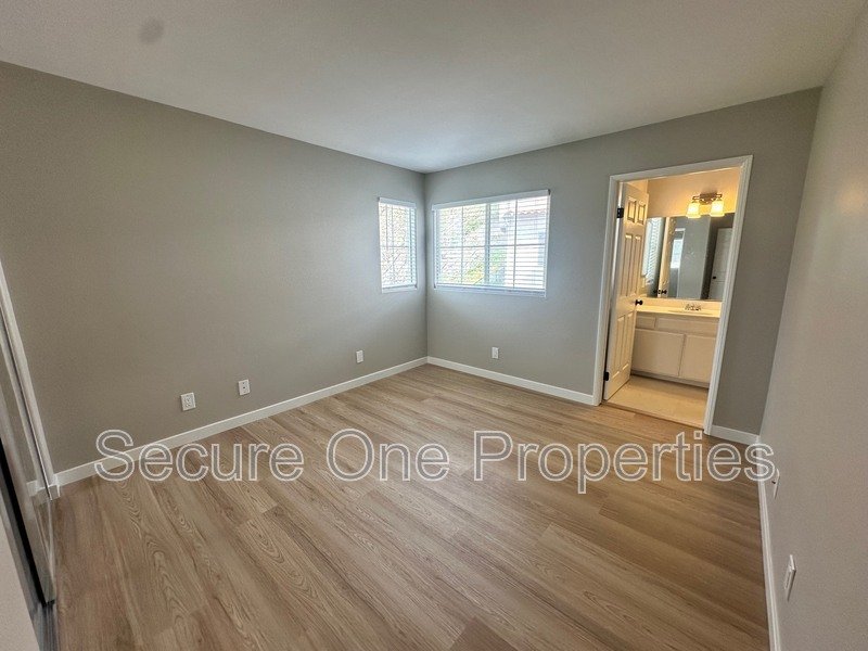 Elegant Thousand Oaks 4-Bedroom Designer Townhome with Hilltop Views! property image