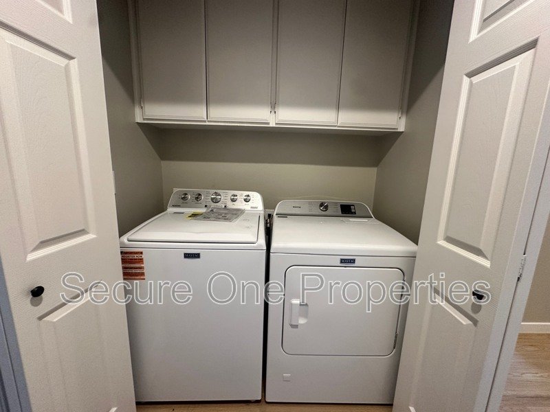 Elegant Thousand Oaks 4-Bedroom Designer Townhome with Hilltop Views! property image