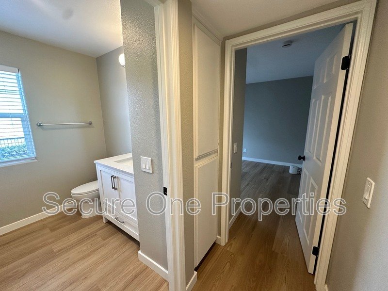 Elegant Thousand Oaks 4-Bedroom Designer Townhome with Hilltop Views! property image