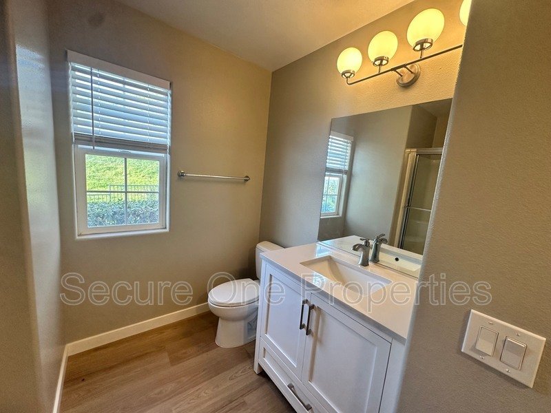 Elegant Thousand Oaks 4-Bedroom Designer Townhome with Hilltop Views! property image