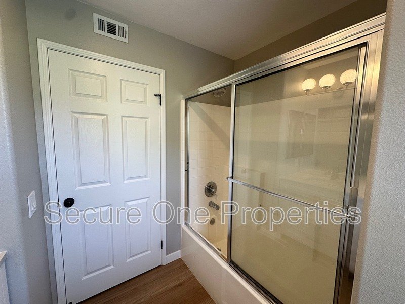 Elegant Thousand Oaks 4-Bedroom Designer Townhome with Hilltop Views! property image