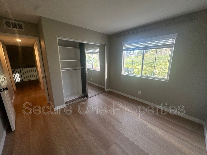 Elegant Thousand Oaks 4-Bedroom Designer Townhome with Hilltop Views! property image