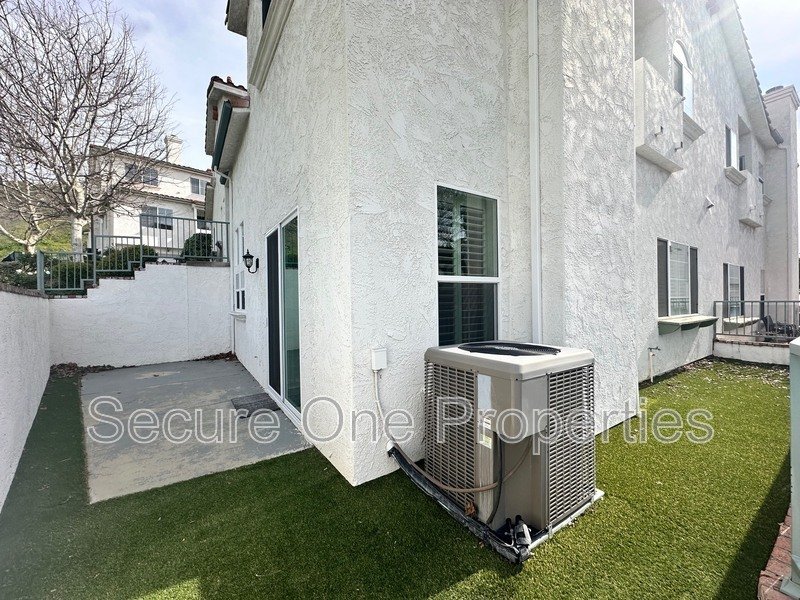 Elegant Thousand Oaks 4-Bedroom Designer Townhome with Hilltop Views! property image