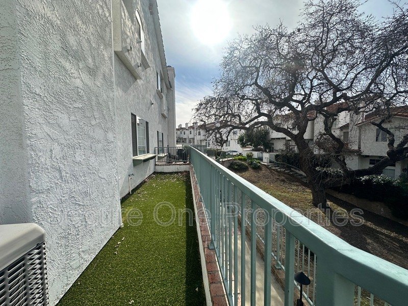 Elegant Thousand Oaks 4-Bedroom Designer Townhome with Hilltop Views! property image