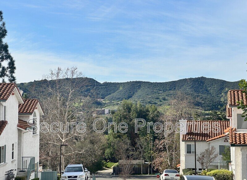 Elegant Thousand Oaks 4-Bedroom Designer Townhome with Hilltop Views! property image