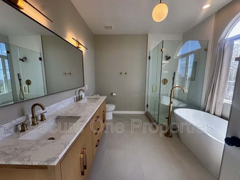 Elegant Thousand Oaks 4-Bedroom Designer Townhome with Hilltop Views! property image