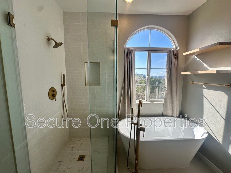 Elegant Thousand Oaks 4-Bedroom Designer Townhome with Hilltop Views! property image