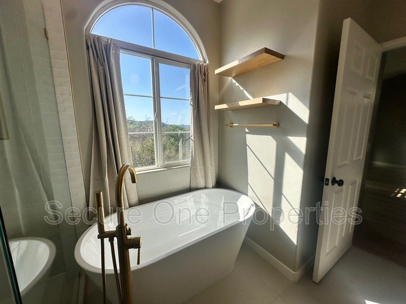 Elegant Thousand Oaks 4-Bedroom Designer Townhome with Hilltop Views! property image