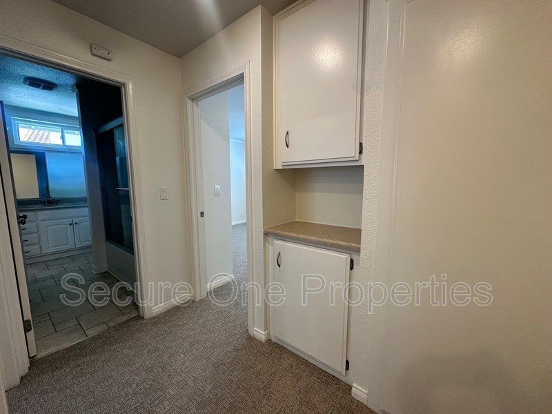 Beautifully Upgraded End Unit Thousand Oaks Townhome! property image