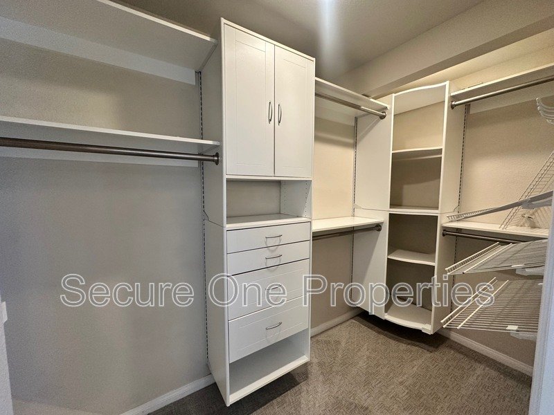 Beautifully Upgraded End Unit Thousand Oaks Townhome! property image