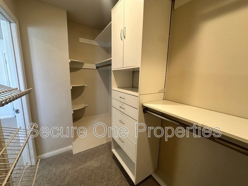 Beautifully Upgraded End Unit Thousand Oaks Townhome! property image