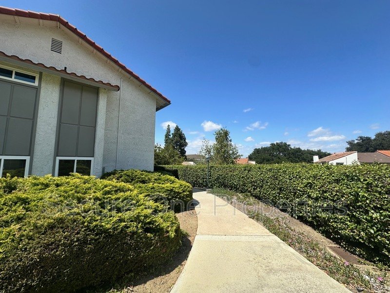 Beautifully Upgraded End Unit Thousand Oaks Townhome! property image