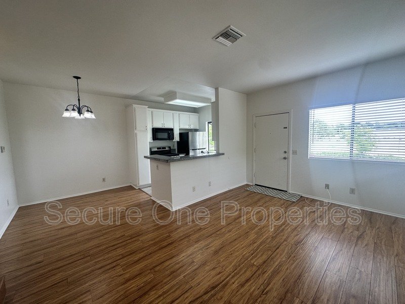 Beautiful Upper Level, Corner Unit Condo! property image