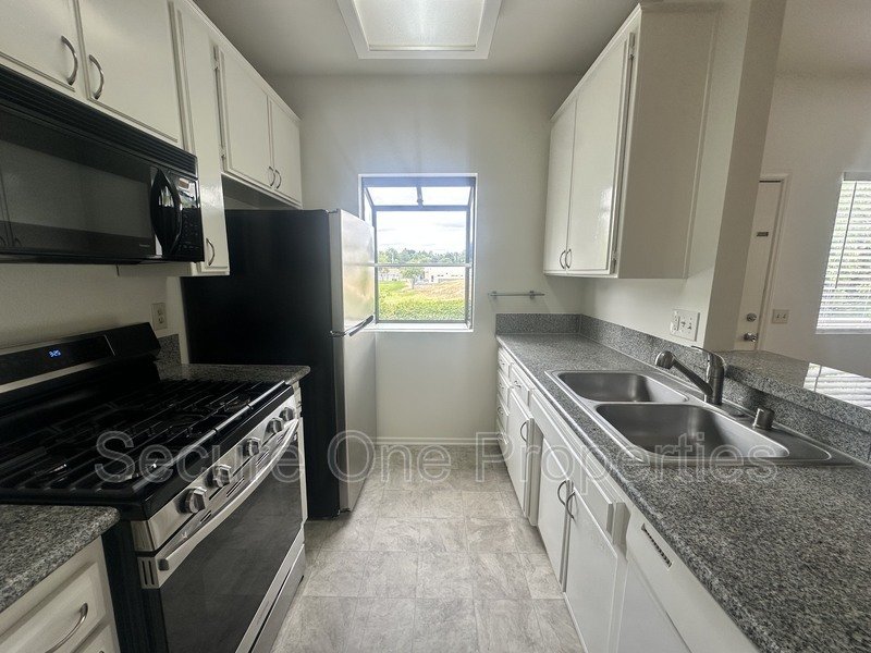 Beautiful Upper Level, Corner Unit Condo! property image