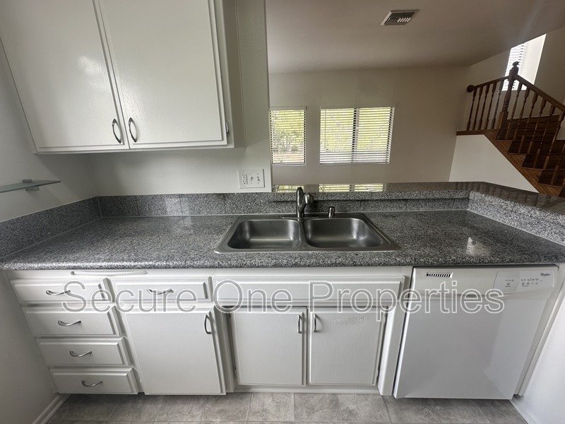 Beautiful Upper Level, Corner Unit Condo! property image