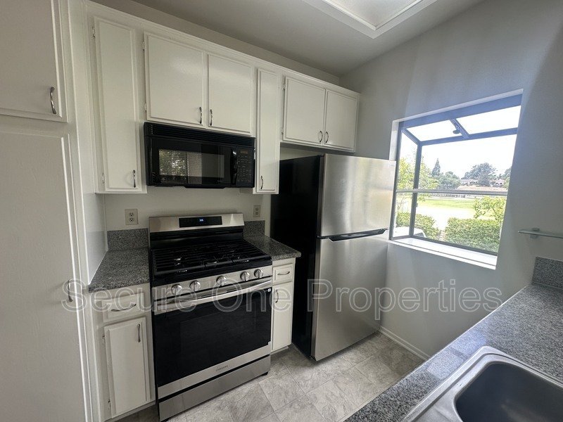 Beautiful Upper Level, Corner Unit Condo! property image
