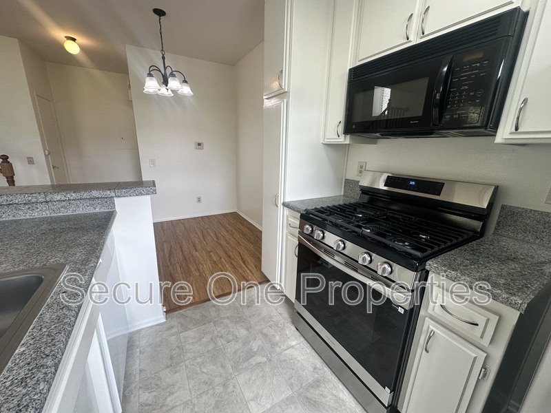Beautiful Upper Level, Corner Unit Condo! property image