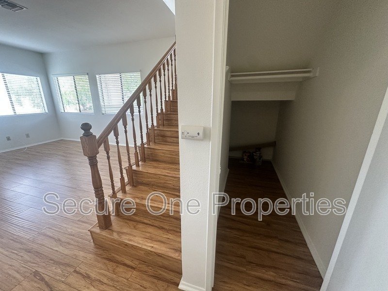 Beautiful Upper Level, Corner Unit Condo! property image
