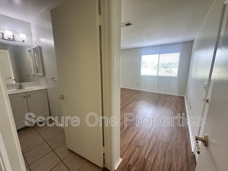 Beautiful Upper Level, Corner Unit Condo! property image