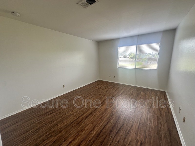 Beautiful Upper Level, Corner Unit Condo! property image