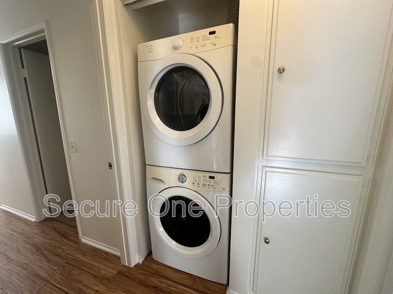 Beautiful Upper Level, Corner Unit Condo! property image