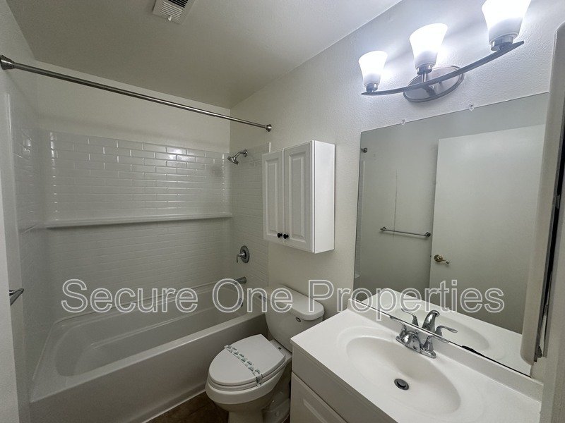 Beautiful Upper Level, Corner Unit Condo! property image