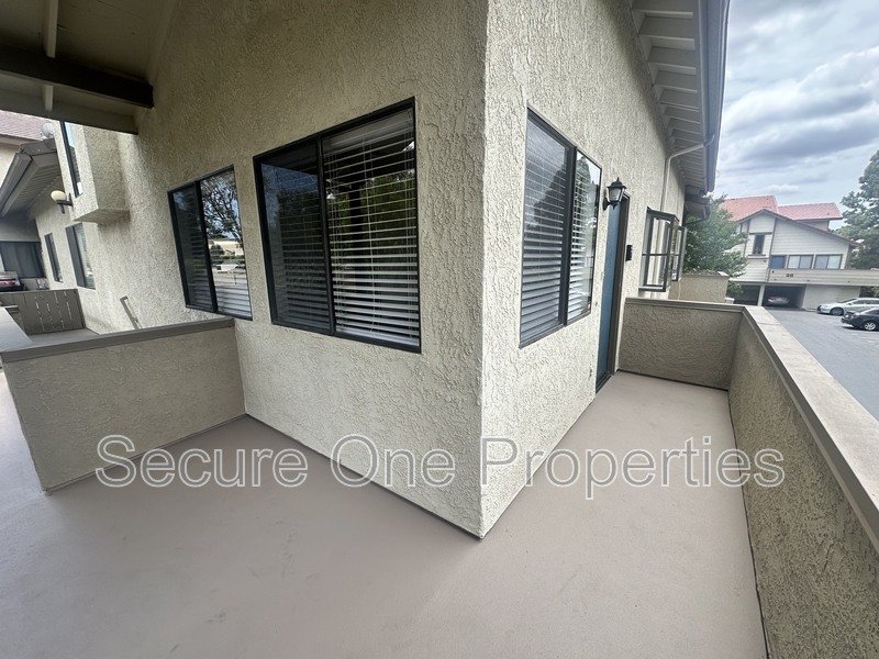 Beautiful Upper Level, Corner Unit Condo! property image
