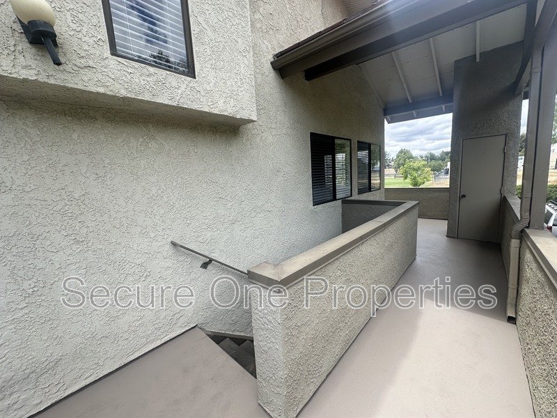 Beautiful Upper Level, Corner Unit Condo! property image