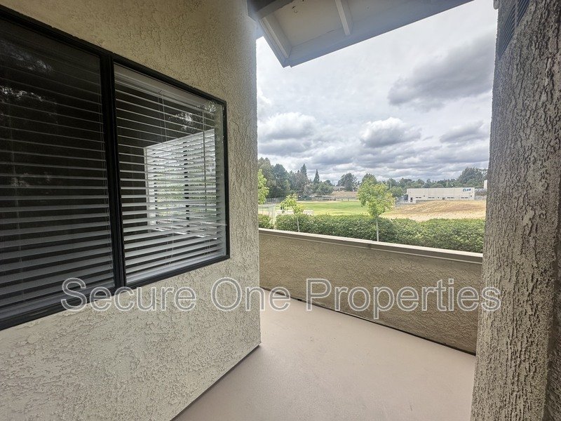 Beautiful Upper Level, Corner Unit Condo! property image