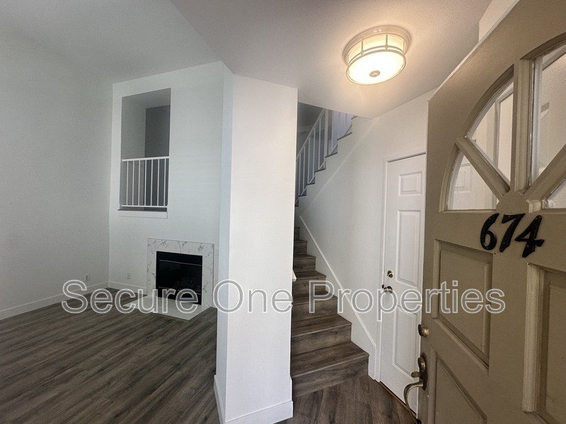Beautifully renovated Thousand Oaks townhome with 2 primary suites! property image