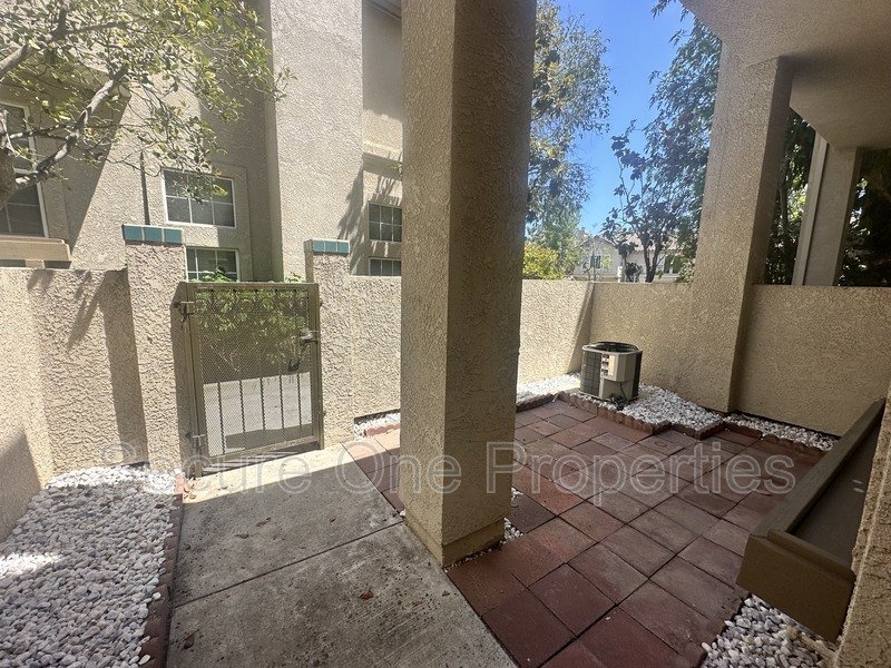Beautifully renovated Thousand Oaks townhome with 2 primary suites! property image