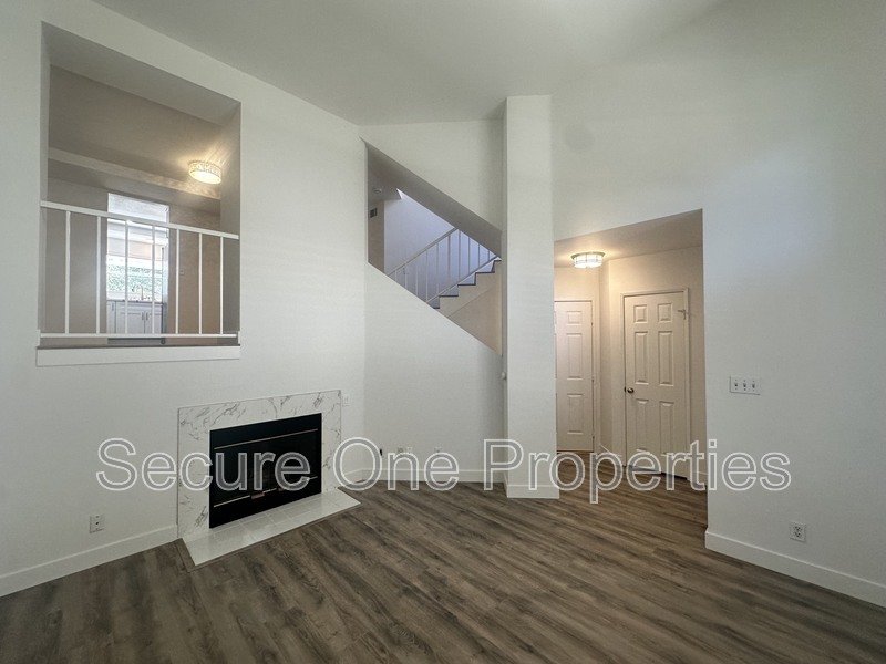 Beautifully renovated Thousand Oaks townhome with 2 primary suites! property image