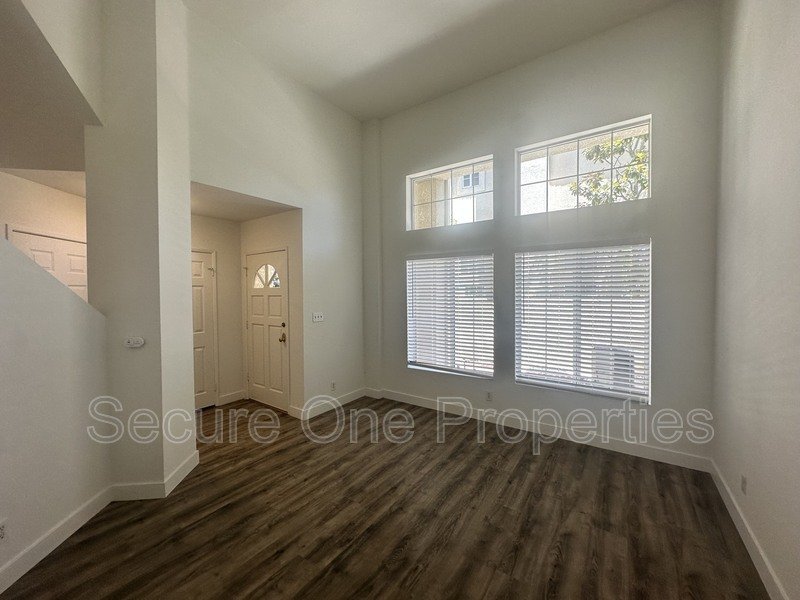 Beautifully renovated Thousand Oaks townhome with 2 primary suites! property image