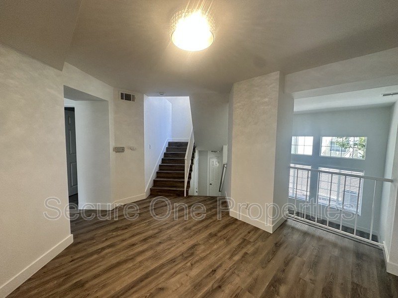 Beautifully renovated Thousand Oaks townhome with 2 primary suites! property image