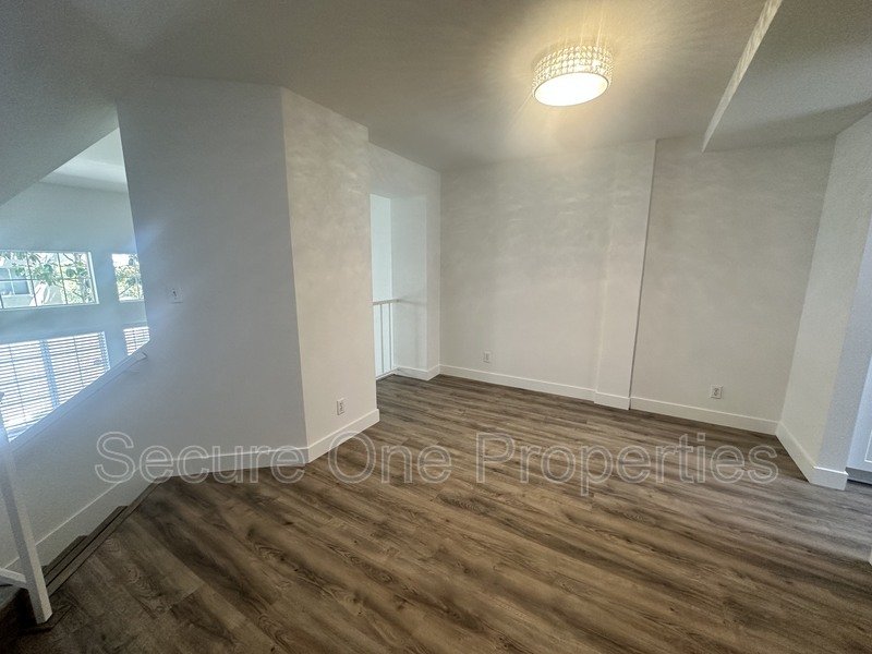 Beautifully renovated Thousand Oaks townhome with 2 primary suites! property image