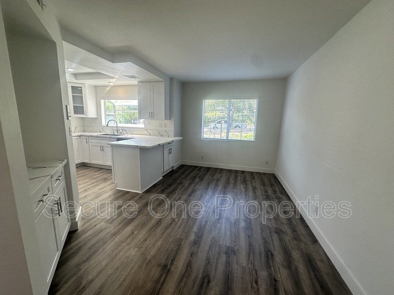 Beautifully renovated Thousand Oaks townhome with 2 primary suites! property image