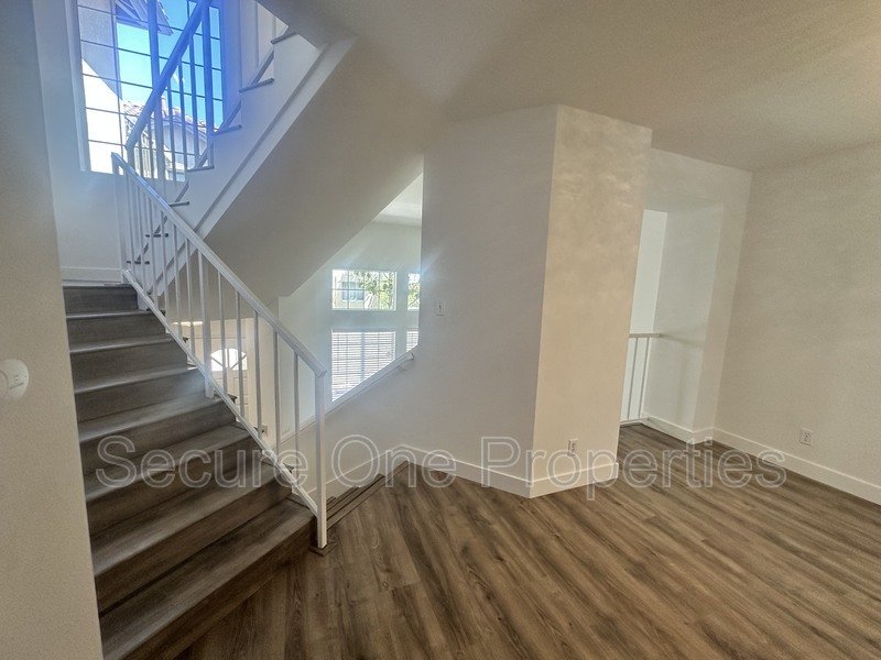 Beautifully renovated Thousand Oaks townhome with 2 primary suites! property image