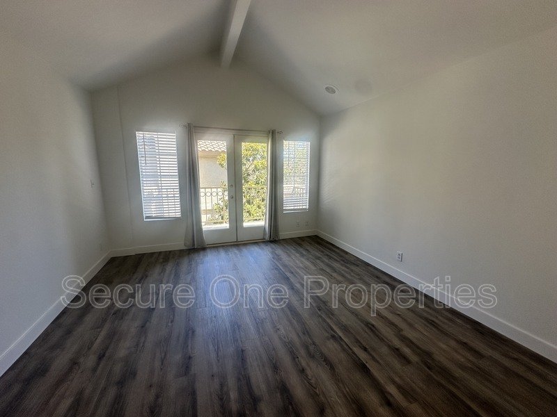 Beautifully renovated Thousand Oaks townhome with 2 primary suites! property image