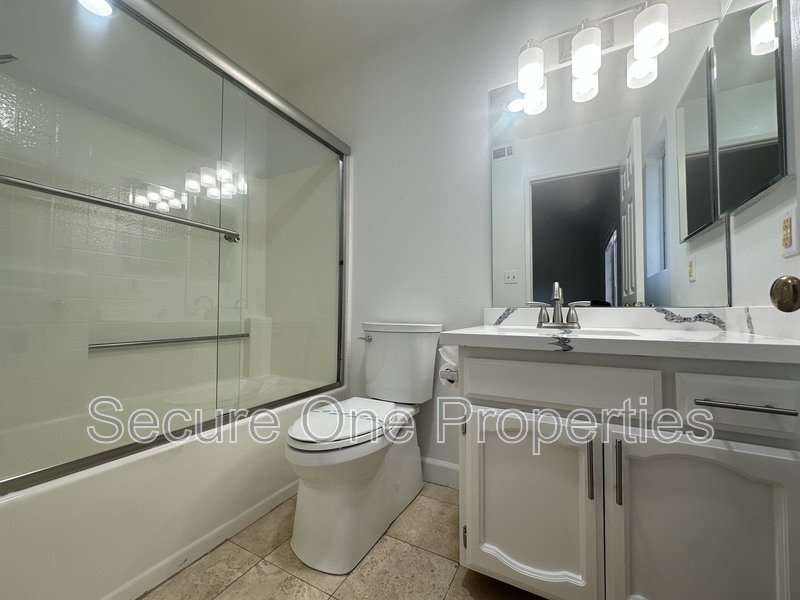 Beautifully renovated Thousand Oaks townhome with 2 primary suites! property image