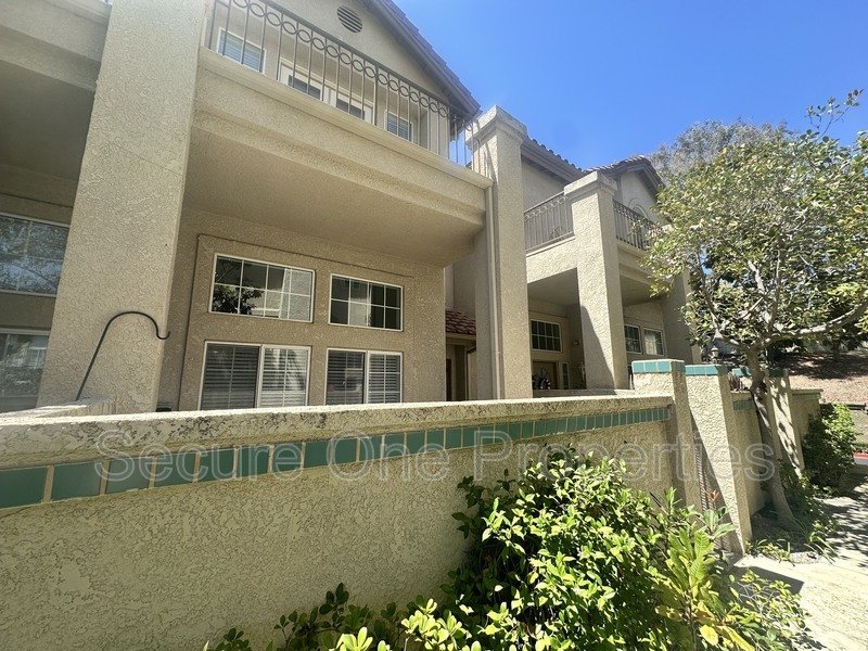 Beautifully renovated Thousand Oaks townhome with 2 primary suites! property image