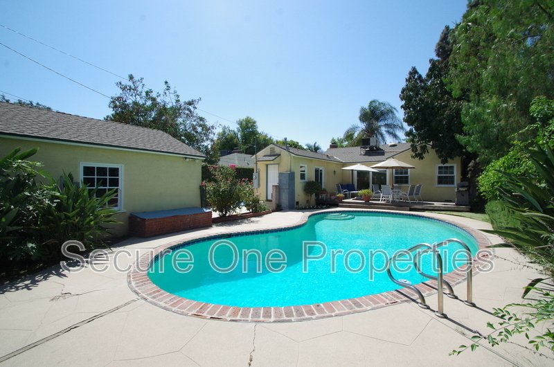 Gorgeous Pool home in Burbank's Rancho Neighborhood! property image