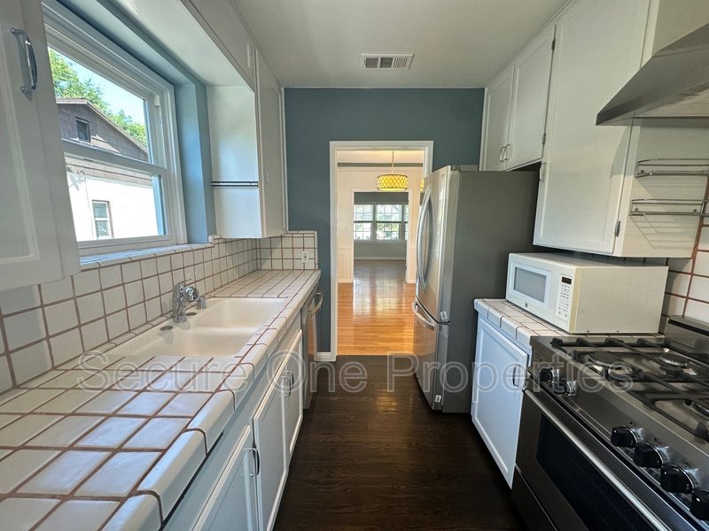 Gorgeous Pool home in Burbank's Rancho Neighborhood! property image