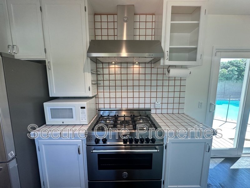 Gorgeous Pool home in Burbank's Rancho Neighborhood! property image